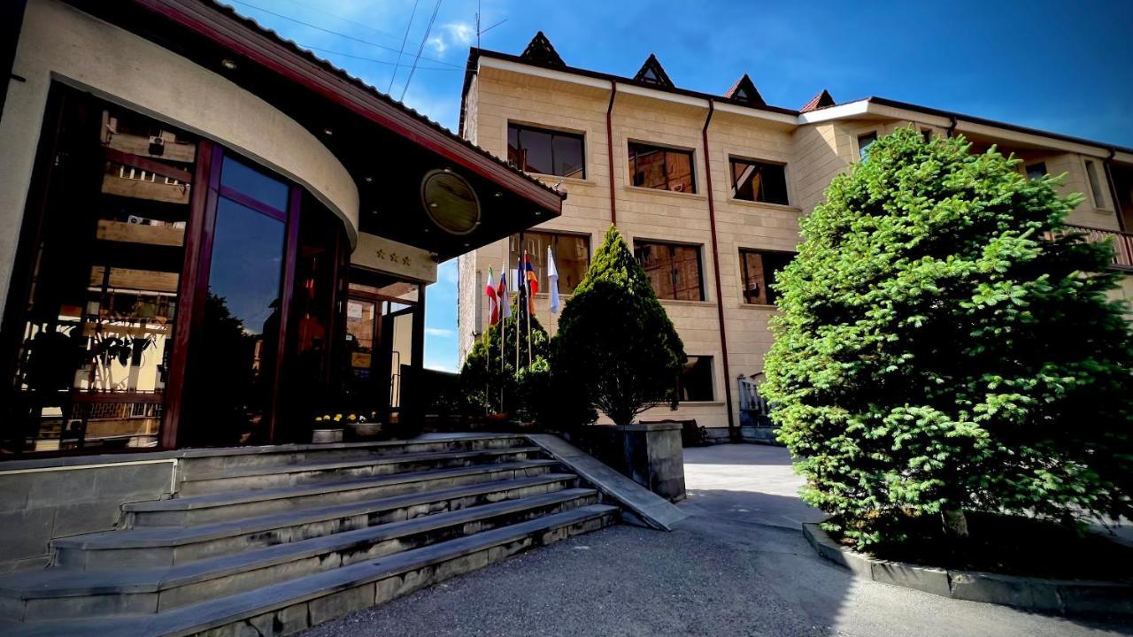 Olympia Garden Hotel Erevan Exterior foto